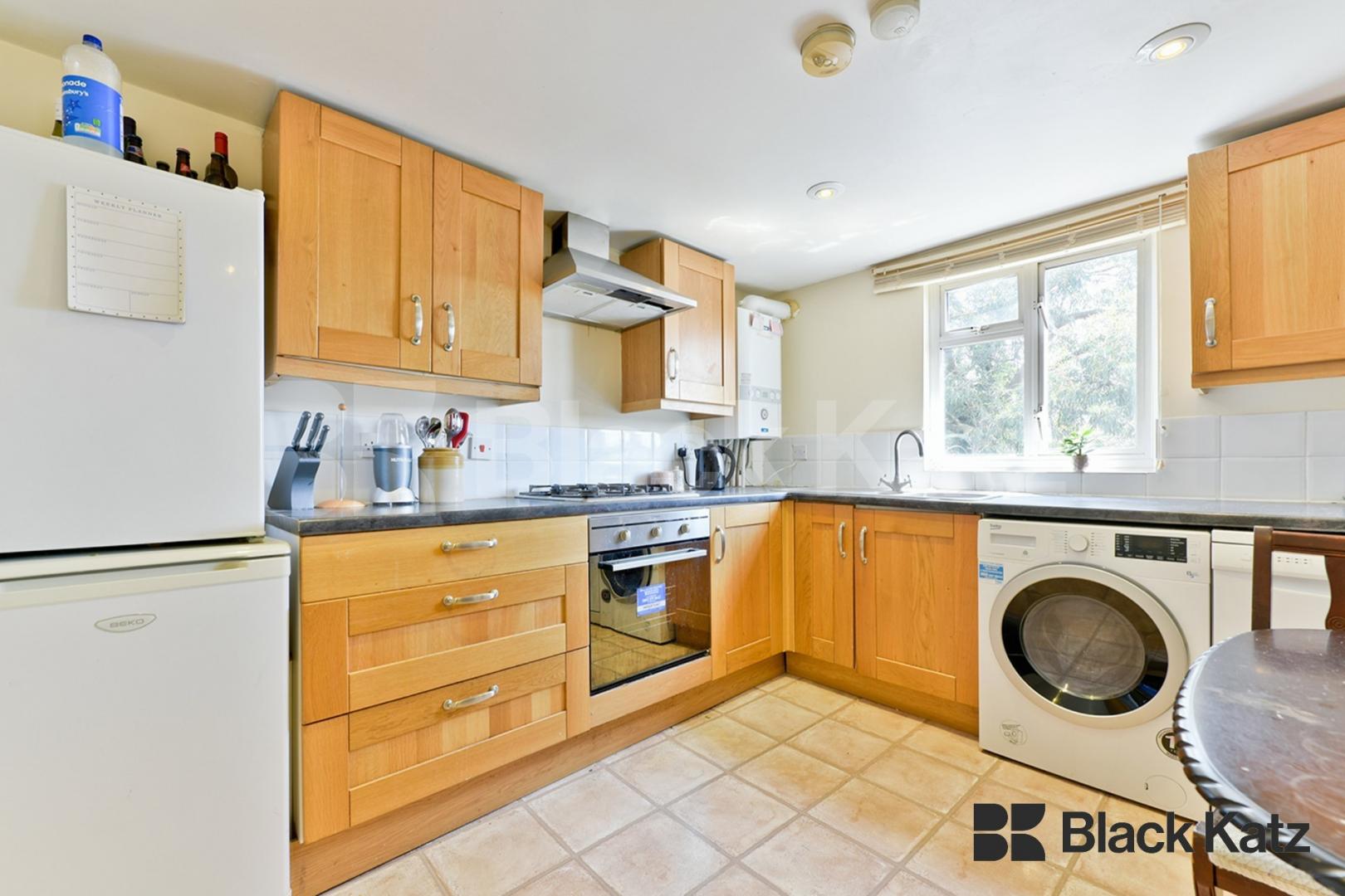 Split Level Apartment in Period House  Summerley Street, Earlsfield